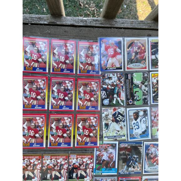 Lot of 72 Baseball and Football Cards - Picture 16 of 16